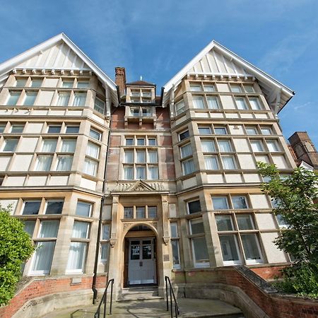 Yarrow Hotel Бродстеърс Екстериор снимка