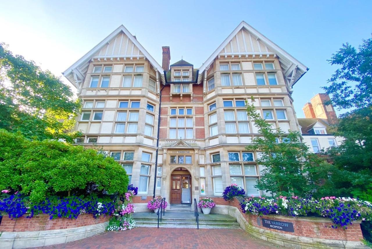 Yarrow Hotel Бродстеърс Екстериор снимка