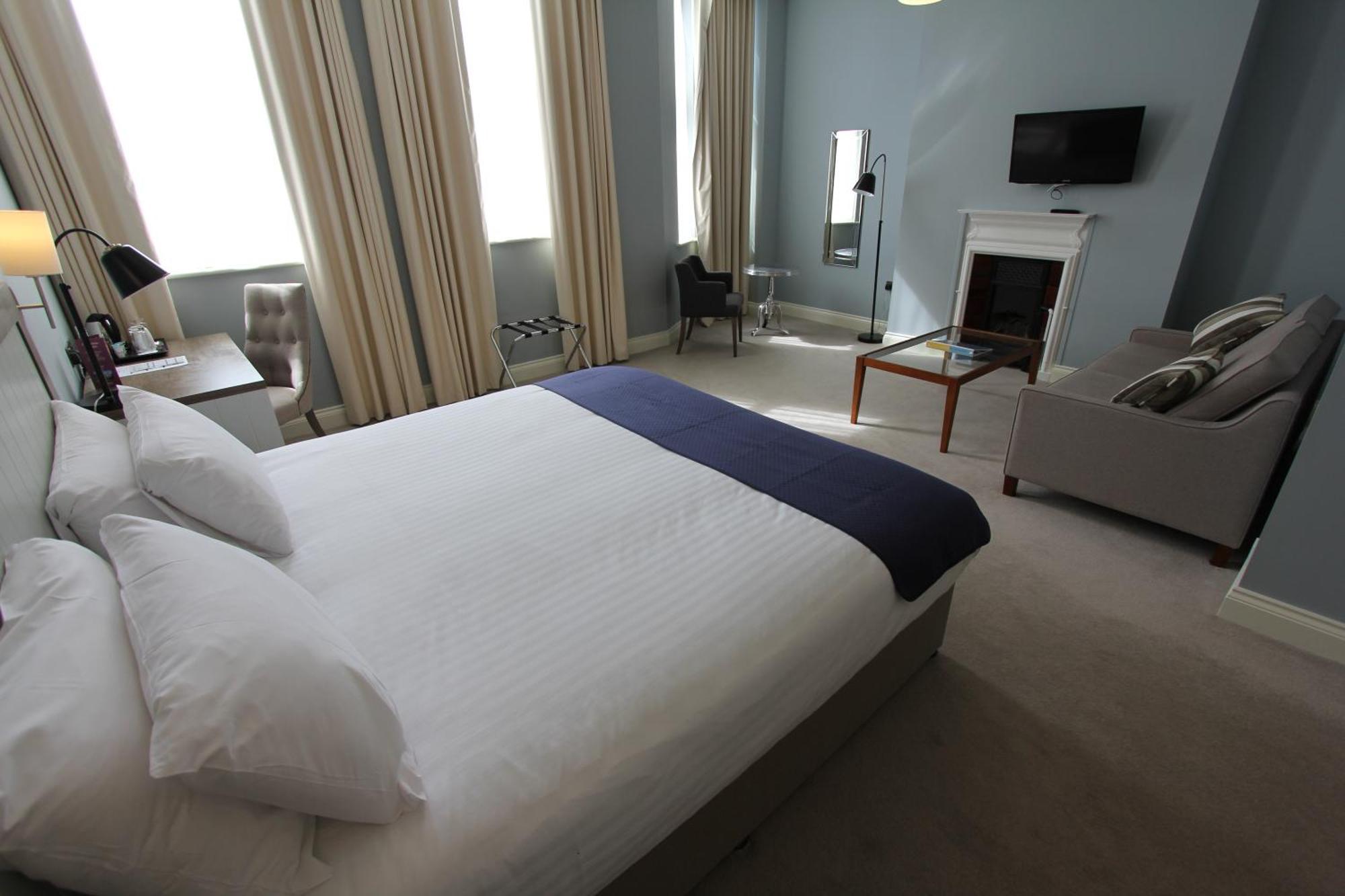 Yarrow Hotel Бродстеърс Екстериор снимка