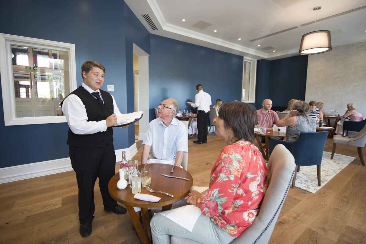 Yarrow Hotel Бродстеърс Екстериор снимка