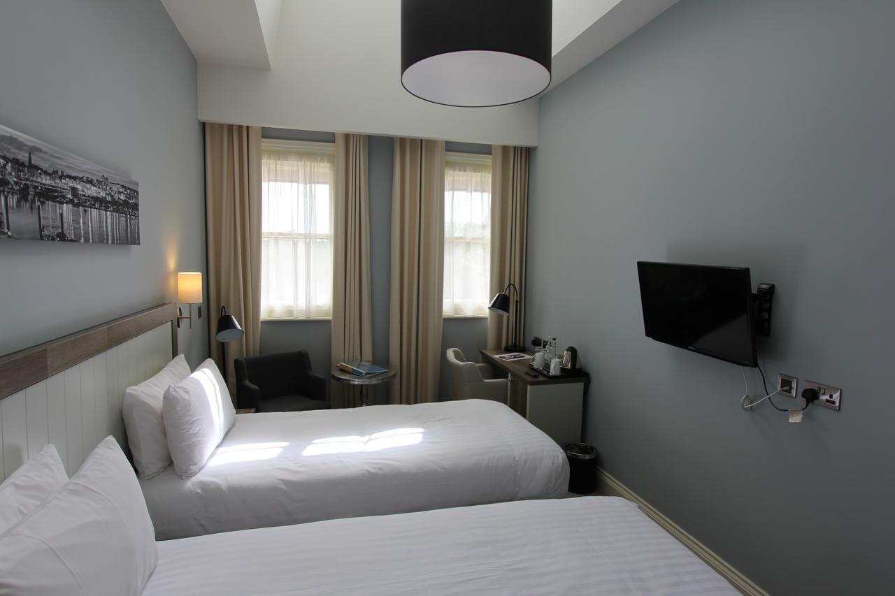 Yarrow Hotel Бродстеърс Екстериор снимка