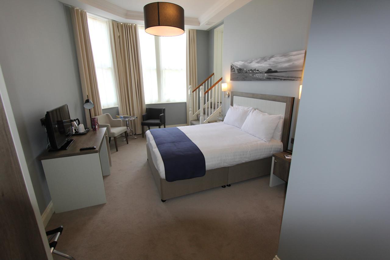 Yarrow Hotel Бродстеърс Екстериор снимка