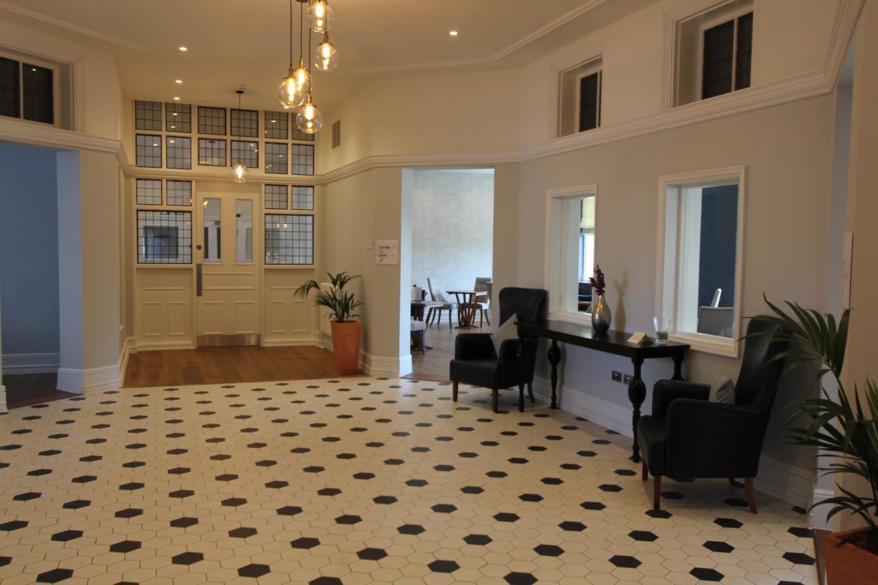 Yarrow Hotel Бродстеърс Екстериор снимка